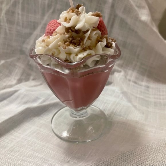 Strawberry Cheesecake Candle - Picture 6 of 6